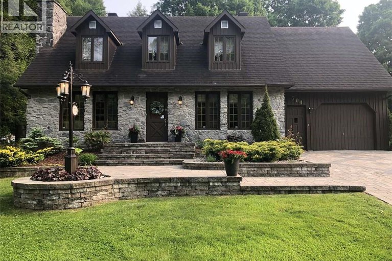 29370176/704-pattee-road/hawkesbury/ontario/K6A2R2_1