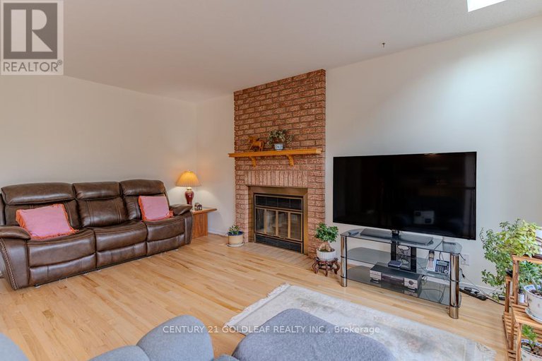 28864699/612-chenier-way/fallingbrookpineridge/ottawa/ontario/K4A1R1_13