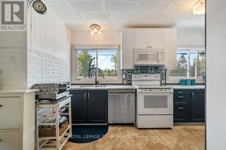 28770309/24-beach-avenue/iroquois/south-dundas/ontario/K0E1K0_11
