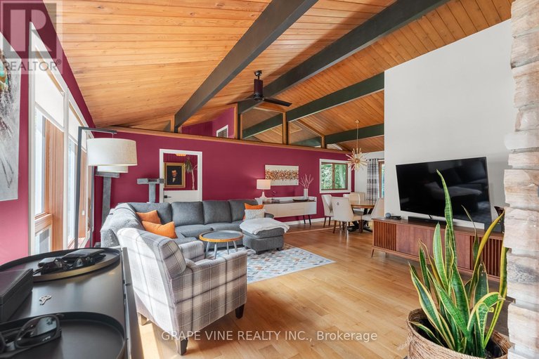 28643914/6486-woodland-place/manotick-south-to-roger-stevens/ottawa/ontario/K4M1B3_14