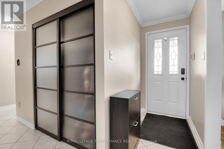 29673888/401-phoenix-crescent/bilberry-creekqueenswood-heights/ottawa/ontario/K1E1V6_6