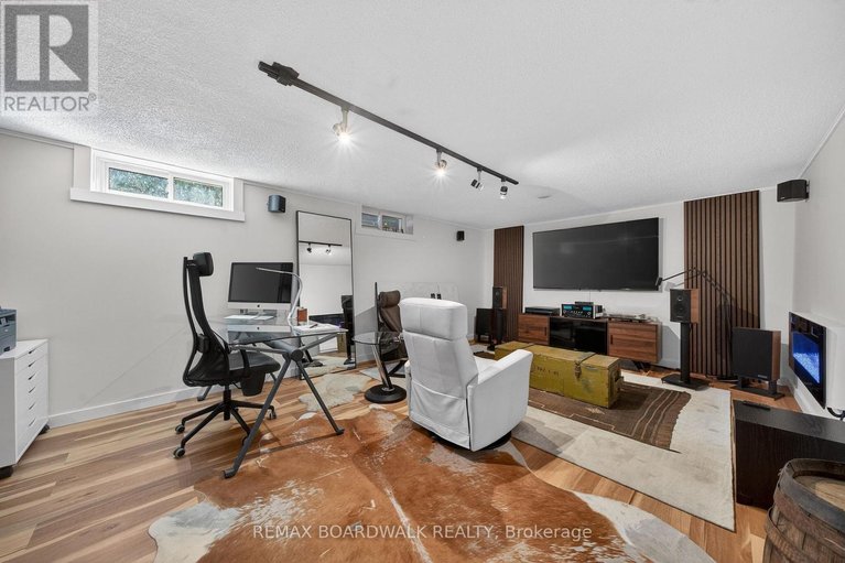 29640571/154-queen-mary-street/overbrookcastle-heights/ottawa/ontario/K1K1X5_32