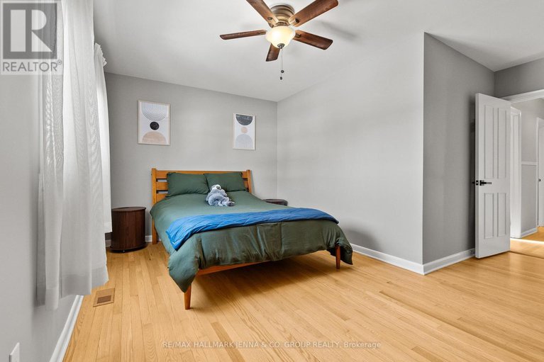 29393824/866-claude-street/castle-heightsrideau-high/ottawa/ontario/K1K2S6_23