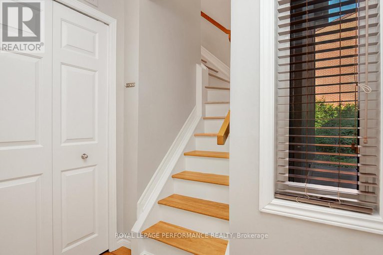 28841567/3-2-columbus-avenue/overbrook/ottawa/ontario/K1K1R3_27