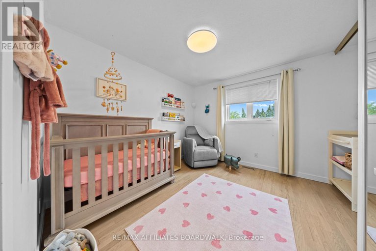 28416743/423-viewmount-drive/borden-farmstewart-farmcarleton-heightsparkwood-hills/ottawa/ontario/K2E7P1_37