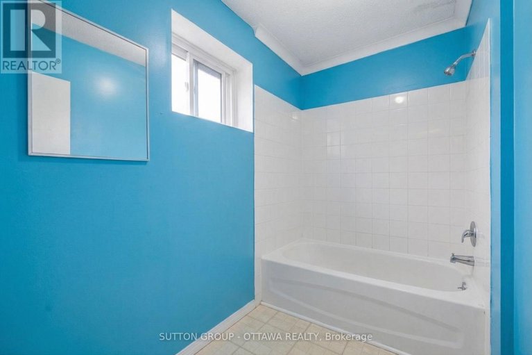 29589925/1112-st-pierre-street/convent-glen-south/ottawa/ontario/K1C1L5_26