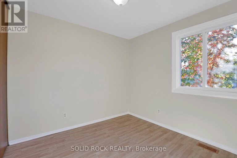 28978991/35-thistledown-court/pheasant-run/ottawa/ontario/K2J1J4_17
