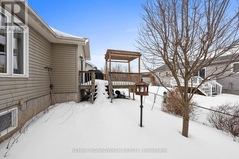 29430722/110-templeton-court/kemptville/north-grenville/ontario/K0G1J0_29