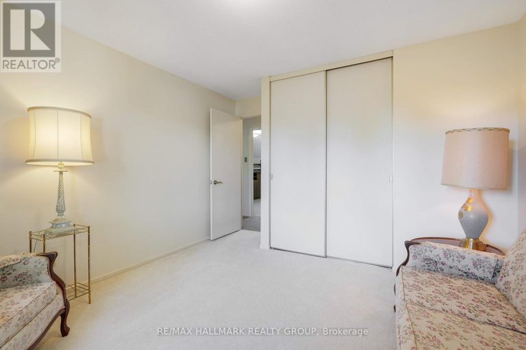 28869617/1-northview-road/city-viewskylinefisher-heightsparkwood-hills/ottawa/ontario/K2E6A6_32