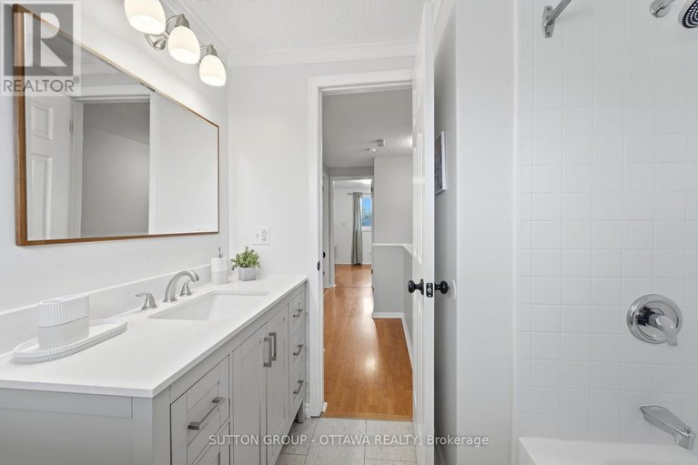 29617710/3907e-old-richmond-road/arbeatha-park/ottawa/ontario/K2H8T8_26