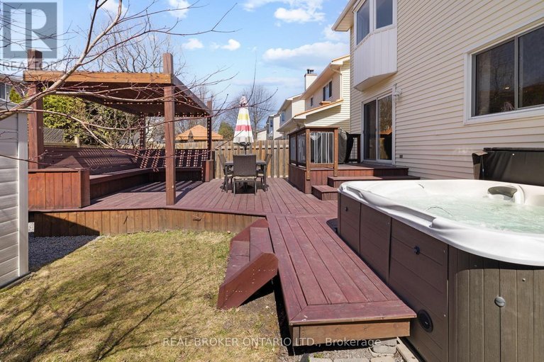 29653465/2058-wildflower-drive/queenswood-heights-south/ottawa/ontario/K1E3R3_46