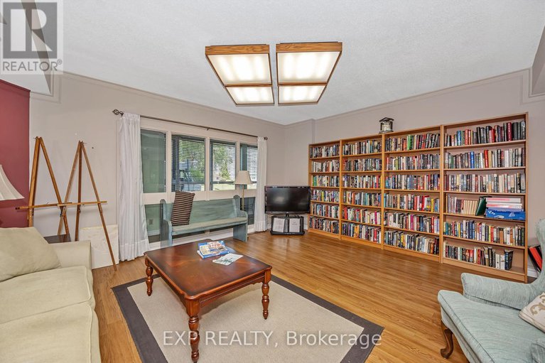 28632466/712-80-sandcastle-drive/leslie-park/ottawa/ontario/K2H9E7_28