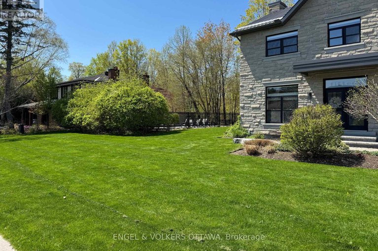 28371373/15-camwood-crescent/arlington-woods/ottawa/ontario/K2H7X1_44