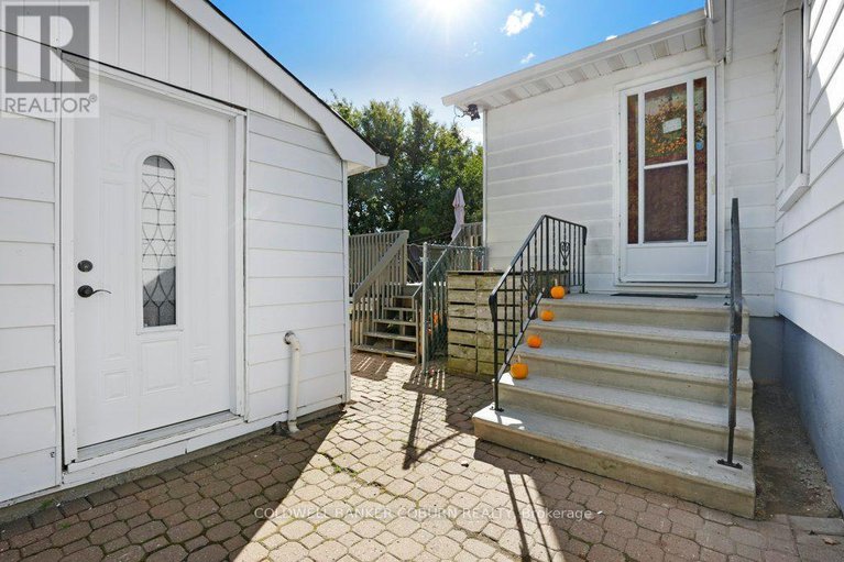 28976426/12-maple-avenue/iroquois/south-dundas/ontario/K0E1K0_27