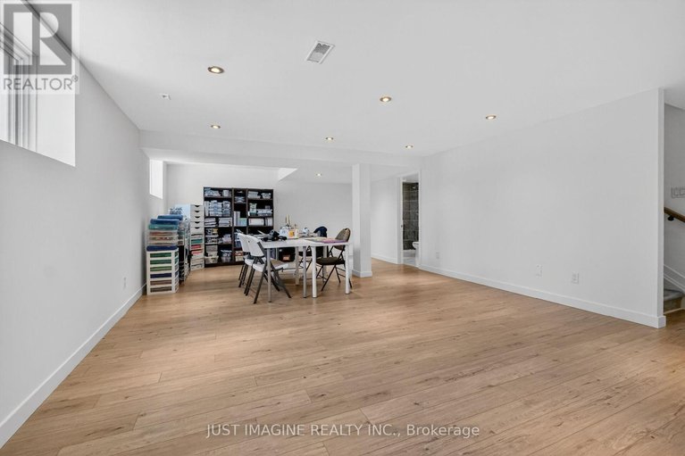 29583767/32-edenbridge-court/mer-bleuebradley-estatesanderson-park/ottawa/ontario/K1W0P1_40