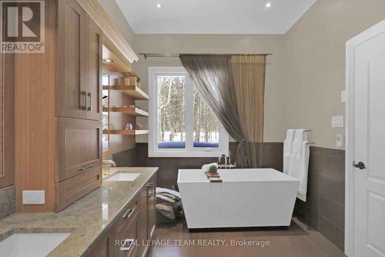 28765946/5849-queenscourt-crescent/manotick-east-to-manotick-station/ottawa/ontario/K4M1K3_22
