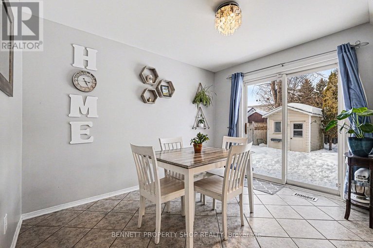 29423087/4-bartley-crescent/on-the-green/ottawa/ontario/K2J2J7_10