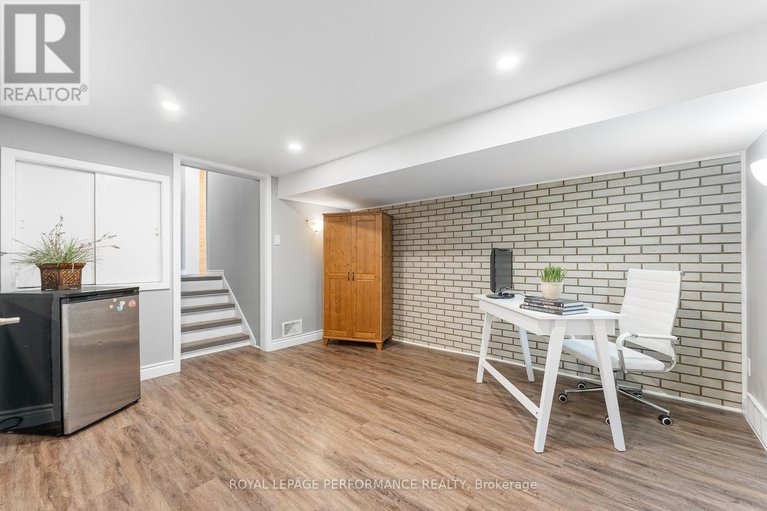 28878550/1044-cromwell-drive/riverside-park/ottawa/ontario/K1V6K5_29