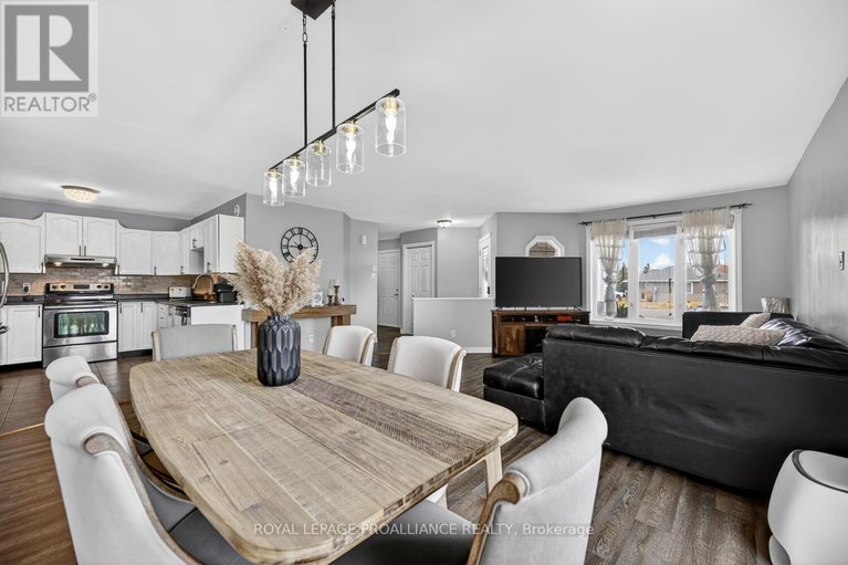 29557467/5500-meadowbrook-drive/iroquois/south-dundas/ontario/K0E1K0_13