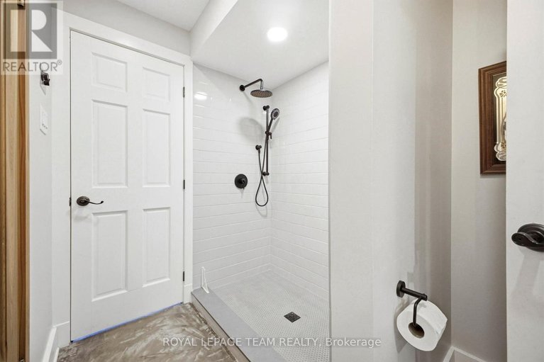 29616442/483-golden-avenue/mckellarhighland/ottawa/ontario/K2A2E4_26