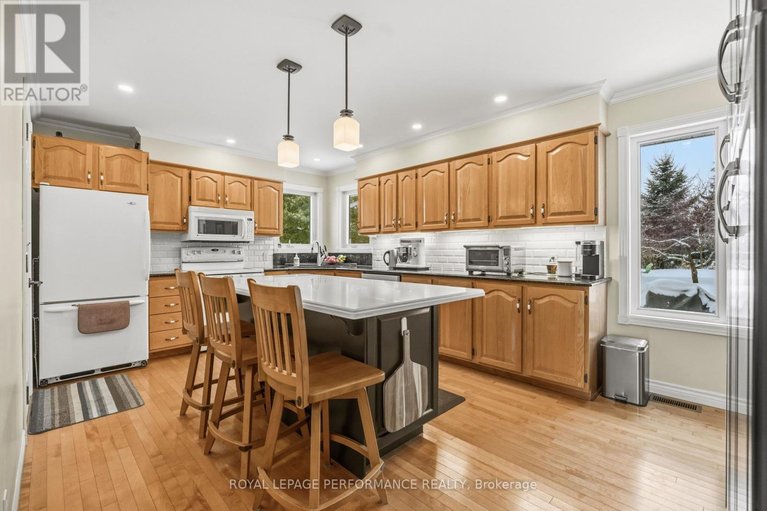 29518098/19644-marcoux-road/north-glengarry-kenyon-twp/north-glengarry/ontario/K0C1A0_8