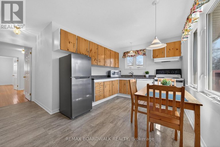 29594831/32-bowmoor-avenue/borden-farmstewart-farmcarleton-heightsparkwood-hills/ottawa/ontario/K2E6M4_12