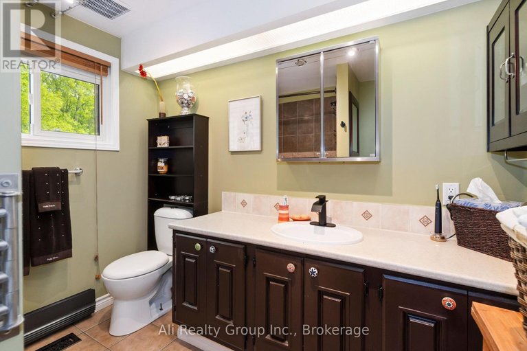 29580490/190-woods-road/constance-bay/ottawa/ontario/K0A3M0_25