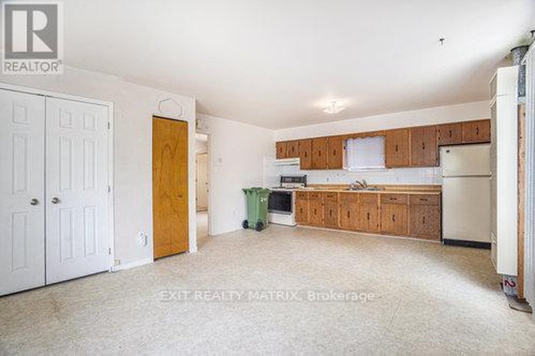 28312365/203-castor-street/village-of-russell/russell/ontario/K4R1C7_7