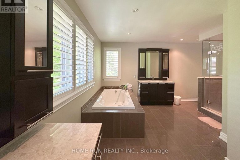 29592563/35-blue-heron-court/rockcliffe/ottawa/ontario/K1L8J7_29