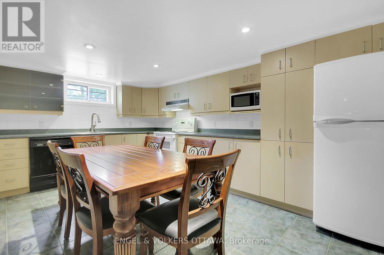 28483641/8-greenwich-avenue/carleton-heights/ottawa/ontario/K2E5E6_23