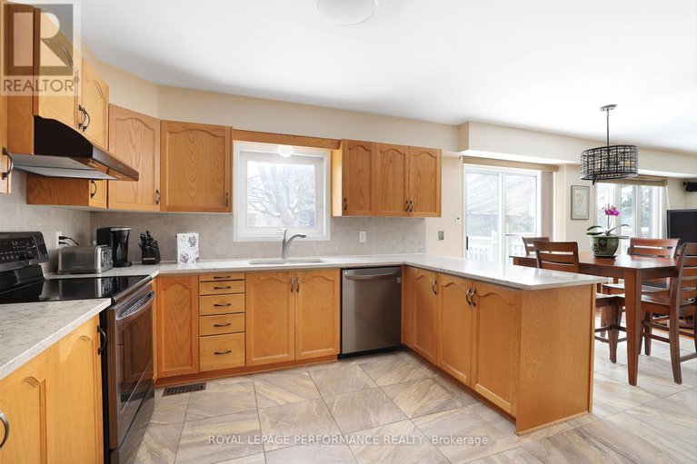 29355185/10-ellisson-way/hunt-club-park/ottawa/ontario/K1G4N8_8