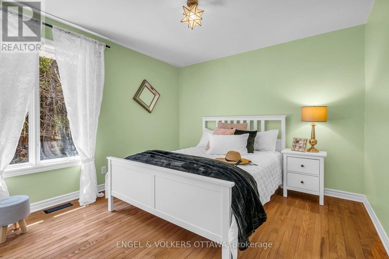 28314579/7359-marcella-drive/osgoode-twp-north-of-reg-rd-6/ottawa/ontario/K4P1P7_20
