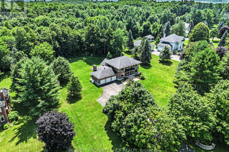 28689701/1410-sherruby-way/rural-kanata-central/ottawa/ontario/K2W1B1_33