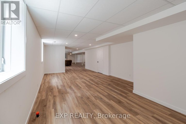 28996444/12a-viewmount-drive/meadowlandscrestview/ottawa/ontario/K2G1R5_41