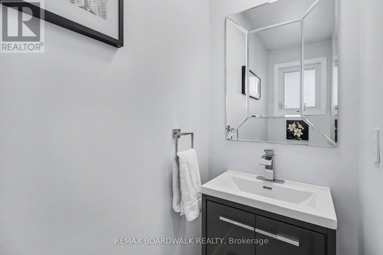 29433243/3-443-canotia-place/fallingbrookpineridge/ottawa/ontario/K4A2K1_16