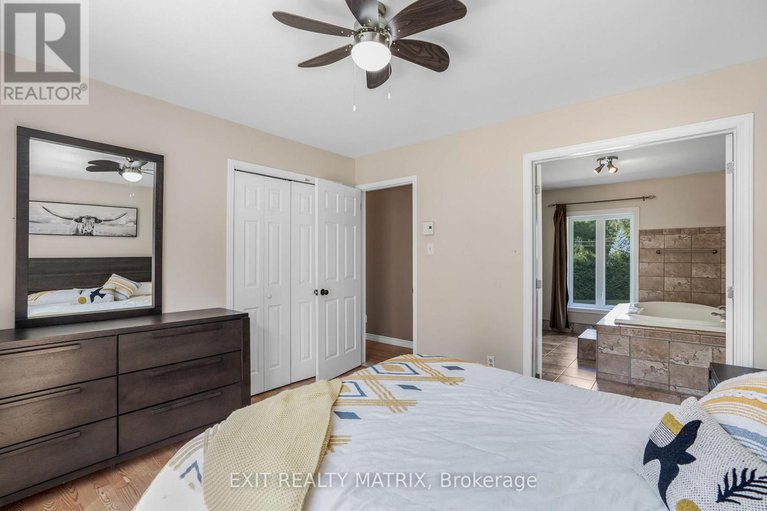 28853984/2896-front-road/east-hawkesbury-twp/east-hawkesbury/ontario/K6A2R2_17