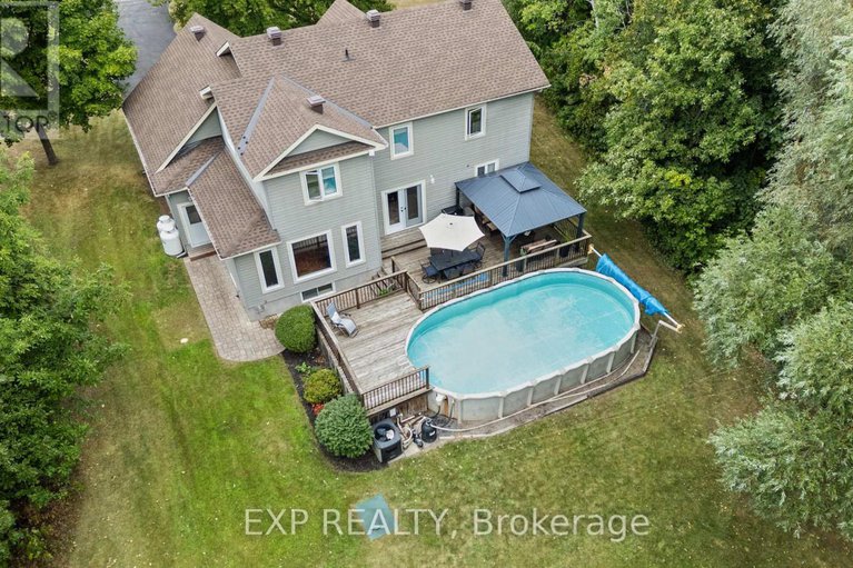 28792701/8325-albert-bouwers-circle/osgoode-twp-north-of-reg-rd-6/ottawa/ontario/K0A2P0_28