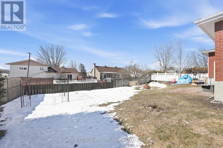 29528377/990-laviolette-street/town-of-rockland/clarence-rockland/ontario/K4K1B9_27
