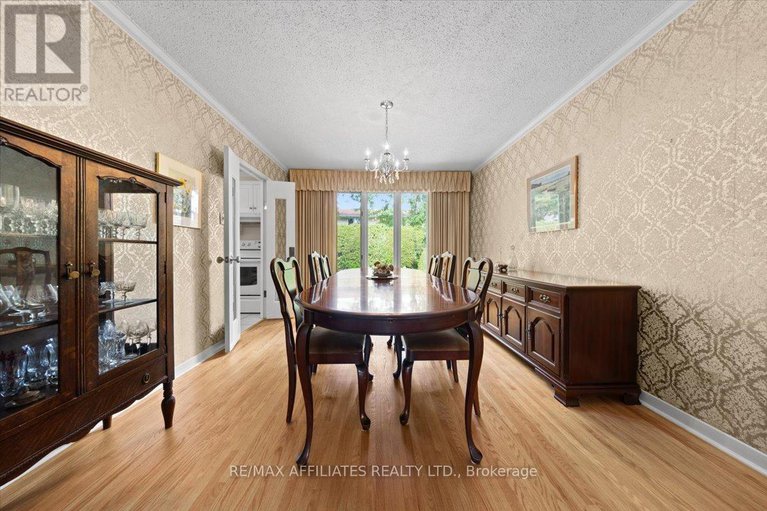 28785482/49-silver-aspen-crescent/blackburn-hamlet/ottawa/ontario/K1B3C3_9