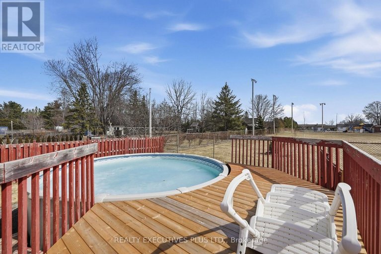 29596736/3721-champlain-street/clarencerockland-twp/clarence-rockland/ontario/K0A1E0_27