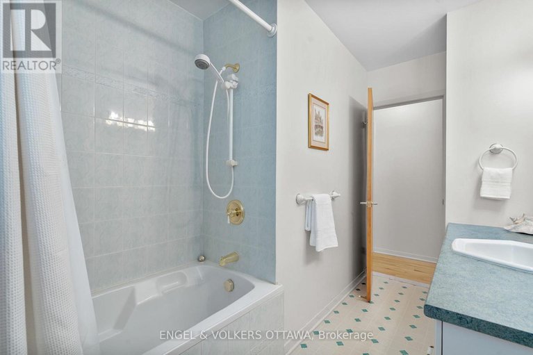 28881407/609-blanchard-crescent/mooneys-bayrevelstoke/ottawa/ontario/K1V7B7_17