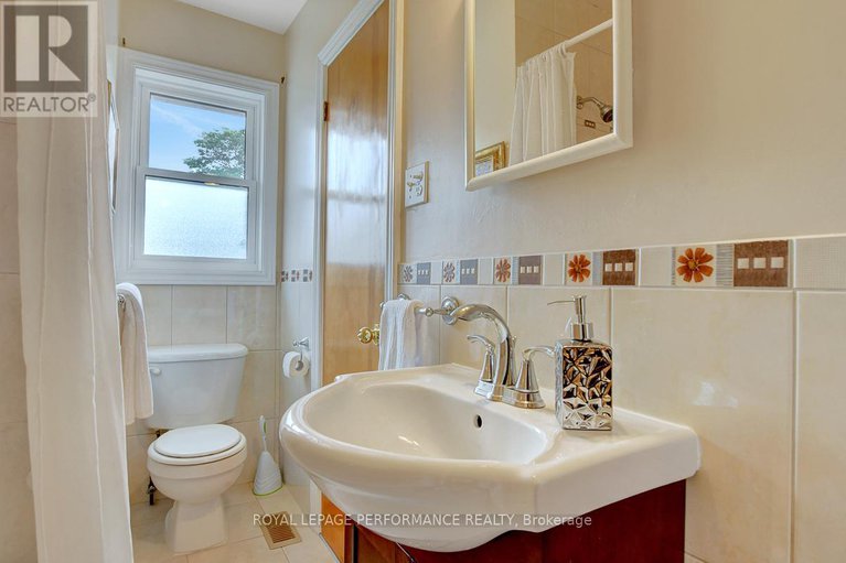 28697255/617-gardenvale-road/castle-heightsrideau-high/ottawa/ontario/K1K1E5_23