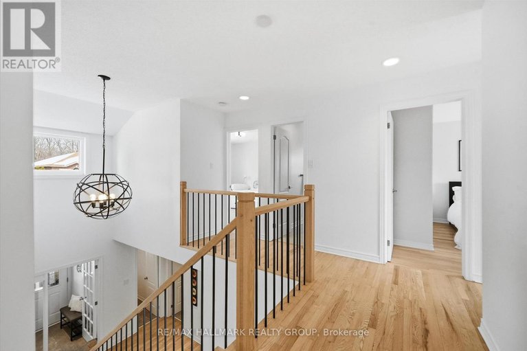 29425296/1660-country-walk-drive/chapel-hill/ottawa/ontario/K1C8E2_29