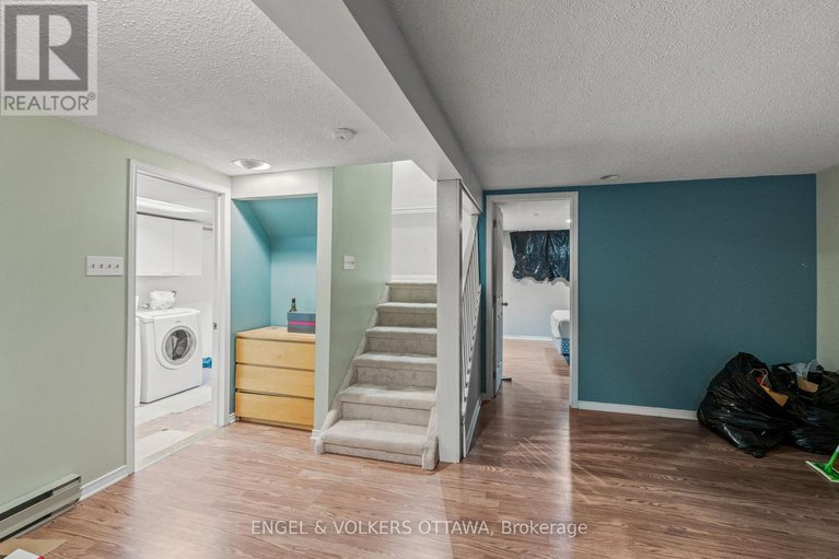 28350616/1372-ridgedale-street/emerald-woodssawmill-creek/ottawa/ontario/K1T1C5_25