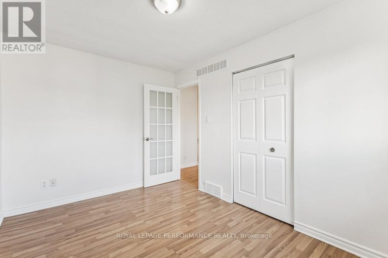 29029573/6-gillespie-crescent/hunt-club-woods/ottawa/ontario/K1V9X8_31