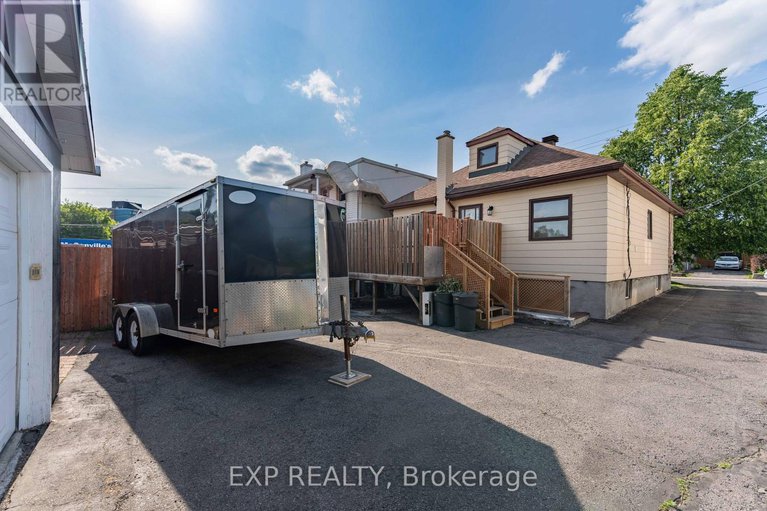 28501976/318-montfort-street/vanier/ottawa/ontario/K1L5N4_28