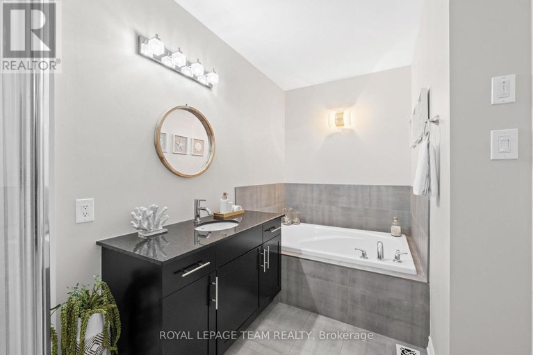 29244733/298-pembina-private/riverside-southgloucester-glen/ottawa/ontario/K4M0G7_25