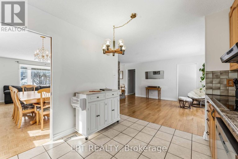 29367763/1471-northdale-street/pineview/ottawa/ontario/K1B4G7_8