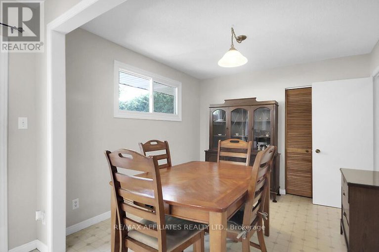 28858378/52-laurie-court/glencairnhazeldean/ottawa/ontario/K2L1S4_13