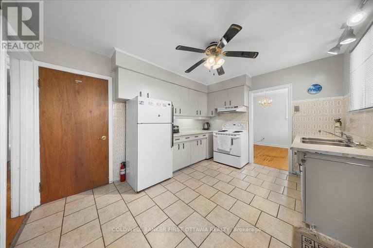 28744577/2146-rushton-road/mckellar-heightsglabar-park/ottawa/ontario/K2A1N7_12